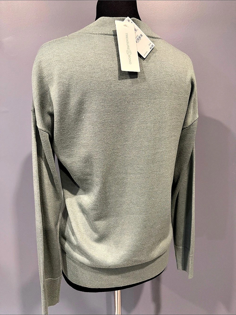 Treasure & Bond Relaxed V-Neck Sweater Green XS - Picture 2 of 5